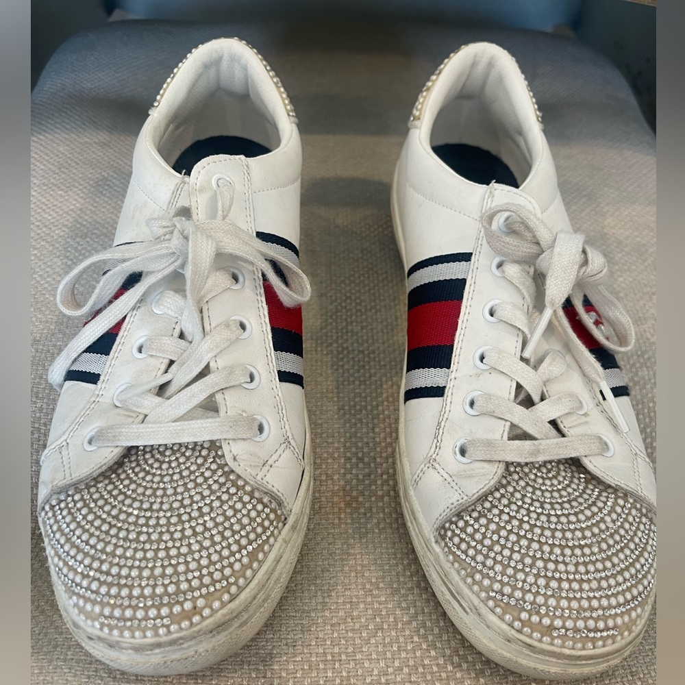 SOLD - SKETCHERS white tennis shoe